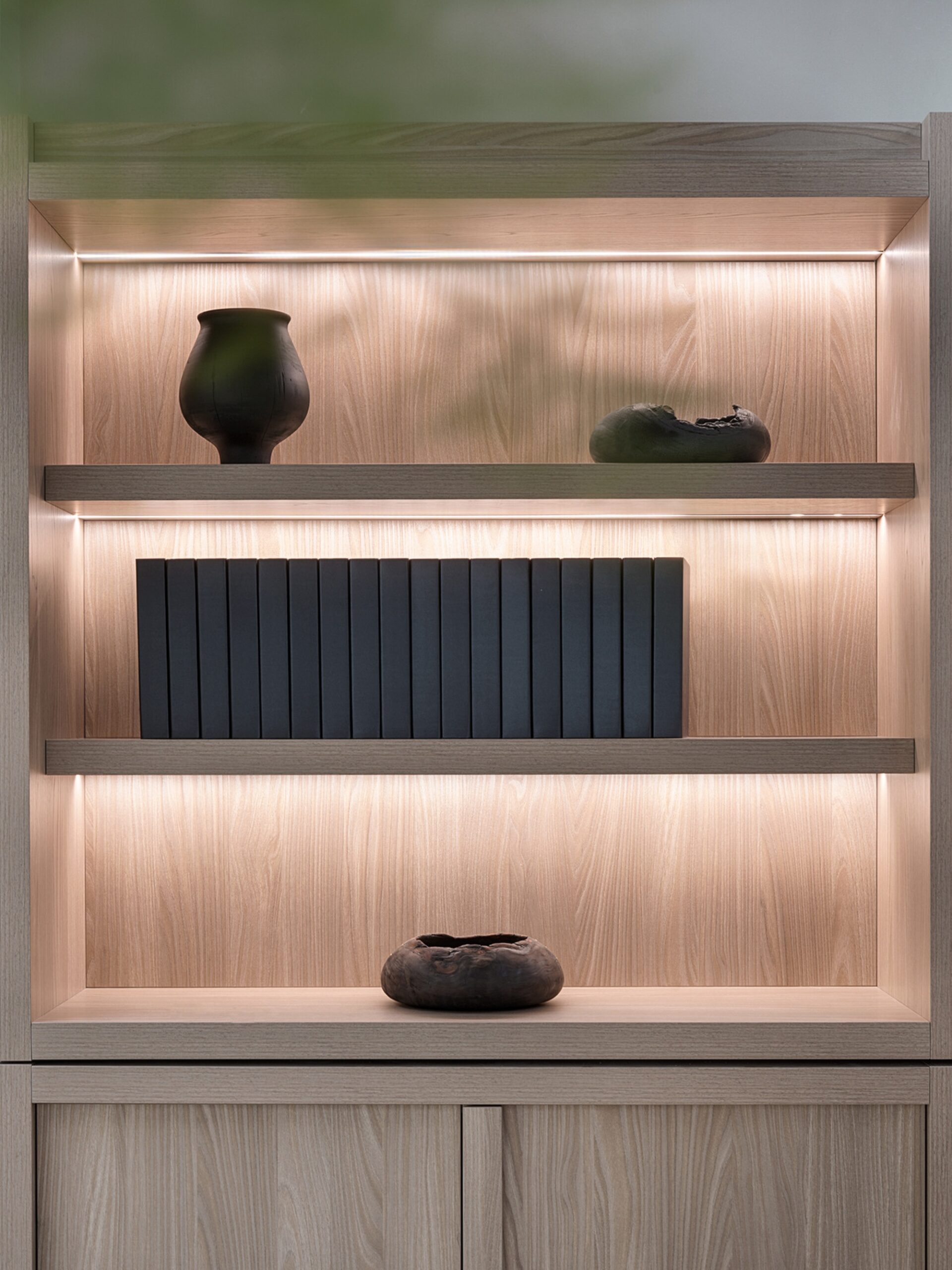 minimalist-wooden-shelf-decor